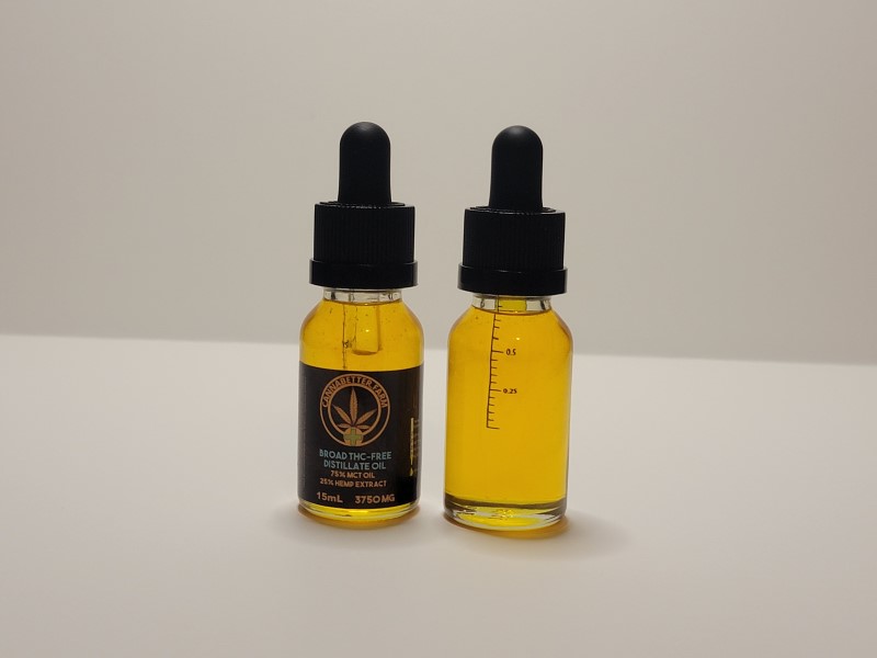 CannaBetter.Farm Ltd. Co This is the 15ml size of our Golden Broad Spectrum CBD Distillate Extract Oil. Each bottle contains 3.75 grams of the base concentrate, or 3,750mg.